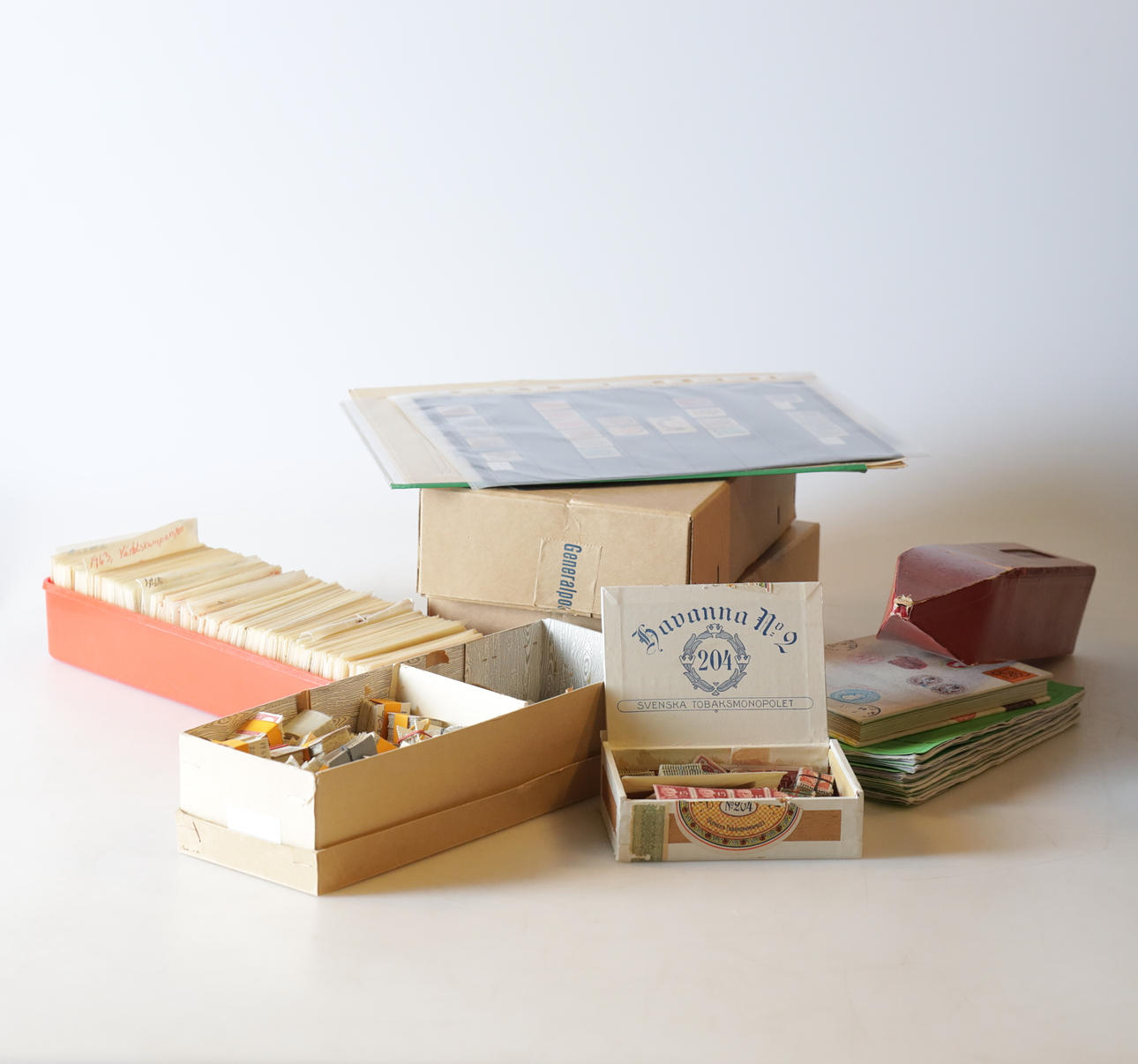 Postimerkit, 100-luku, leimattu & leimaamaton, Ruotsi.