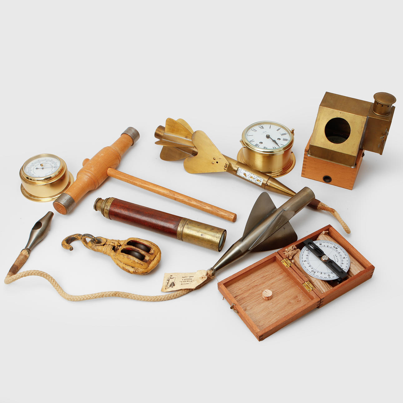 SAMLING NAUTIKA, bl.a släplogg, kompass, skeppsur.