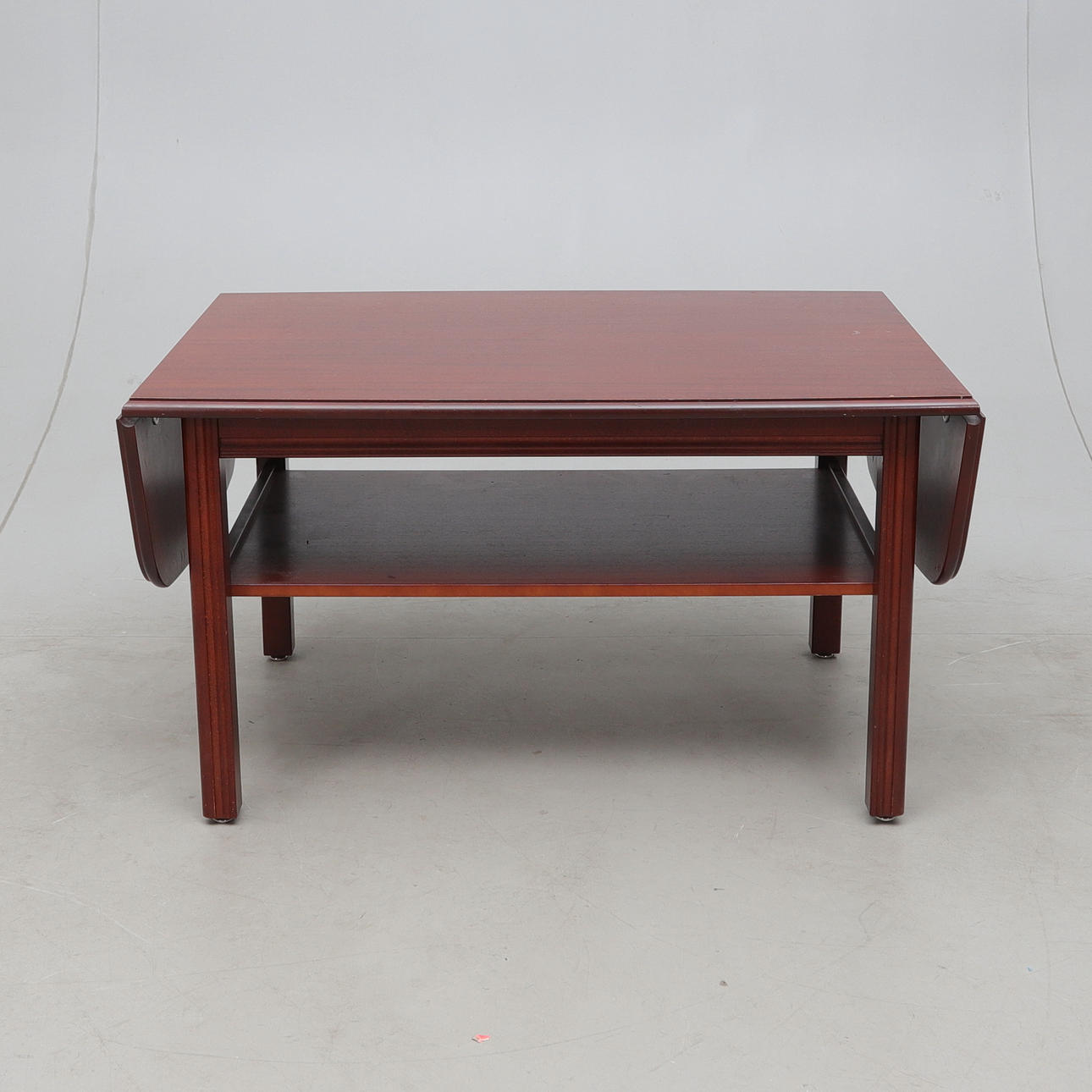 A coffee table with flaps, mahogany, 20th century.
