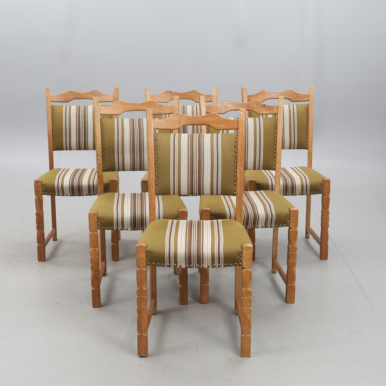 Ein Satz von 6 dänischen Stühlen, Mitte des 20. Jahrhunderts.