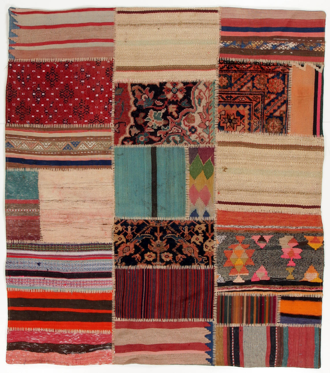 MATTA, Persisk, Patchwork, 166x145 cm.