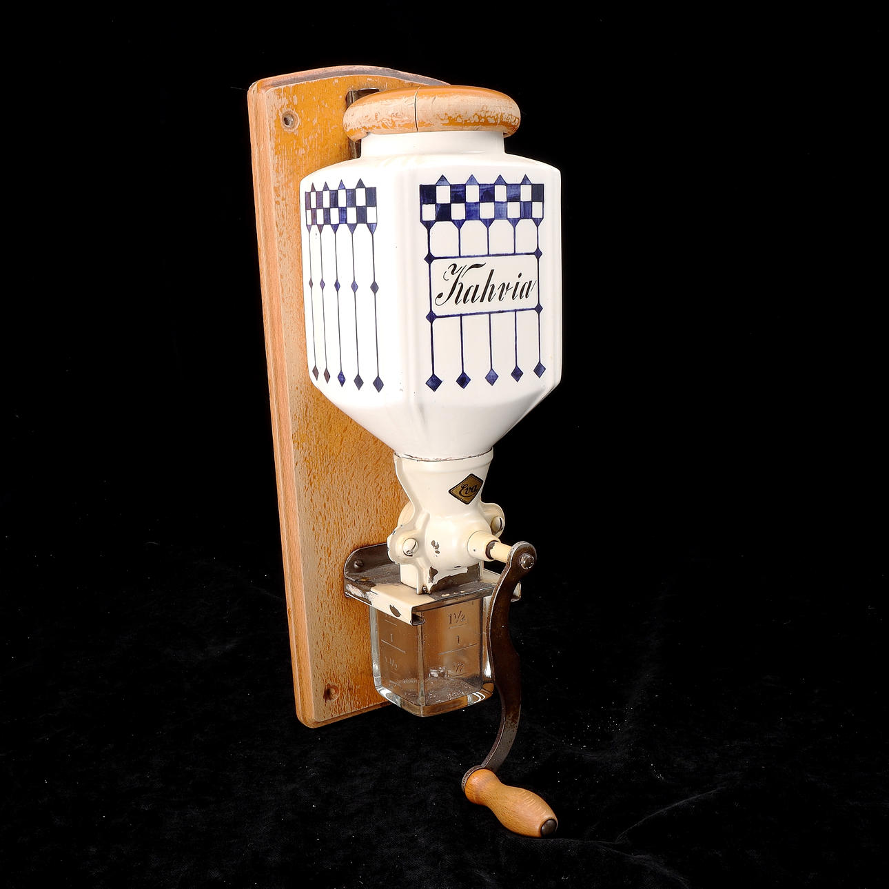 KAHVIMYLLY, seinälle ”Eva”, 1900-luvun alku.