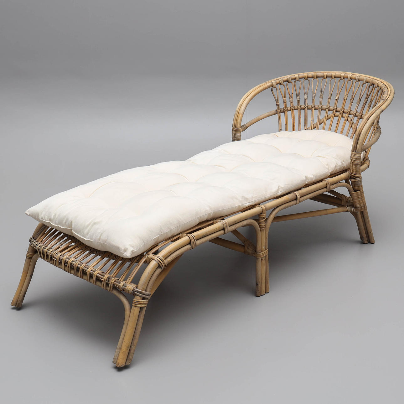 Solseng, rattan, 21. århundrede.