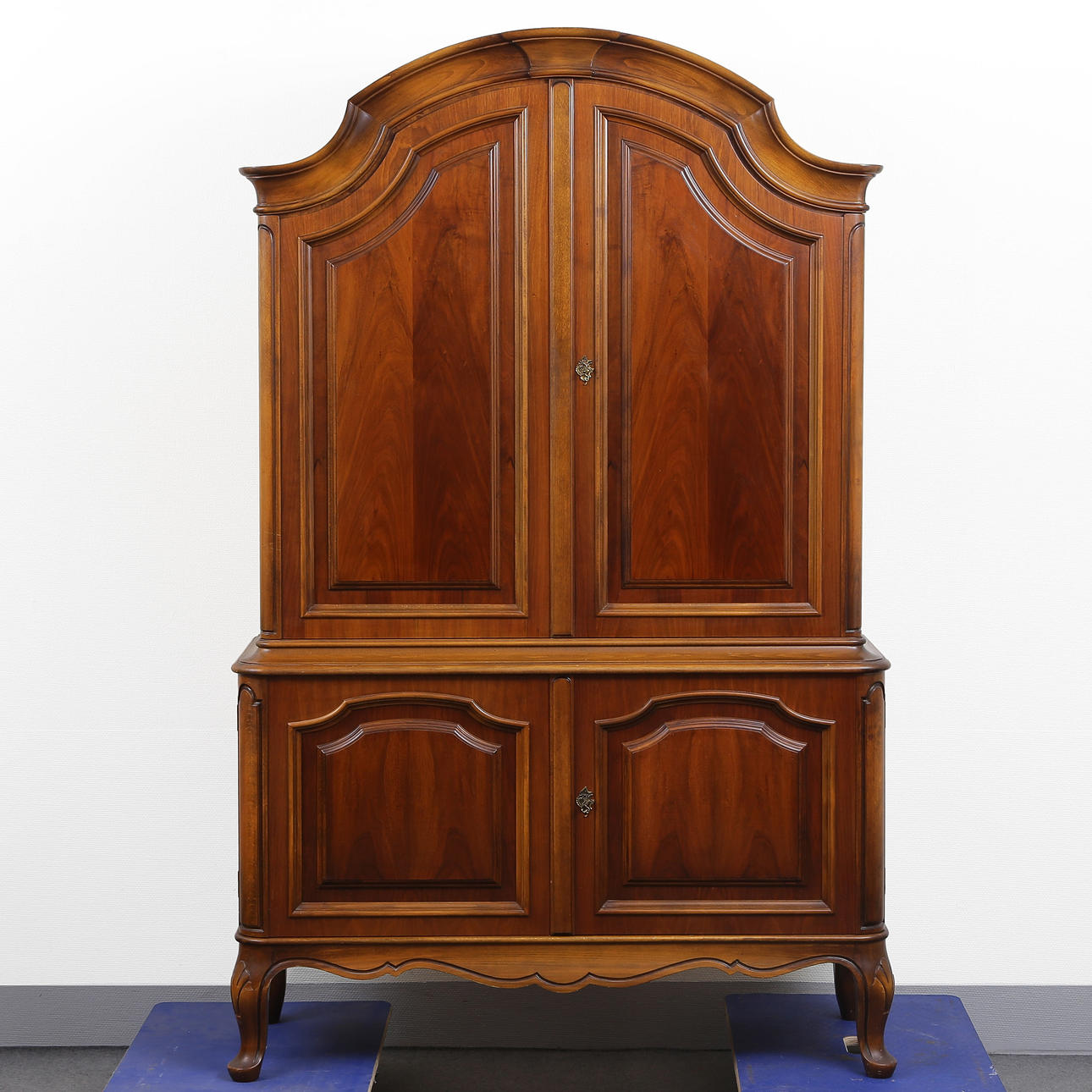 WALNUT, MID 20TH CENTURY FARM COCOCO SALOON CUPBOARD.