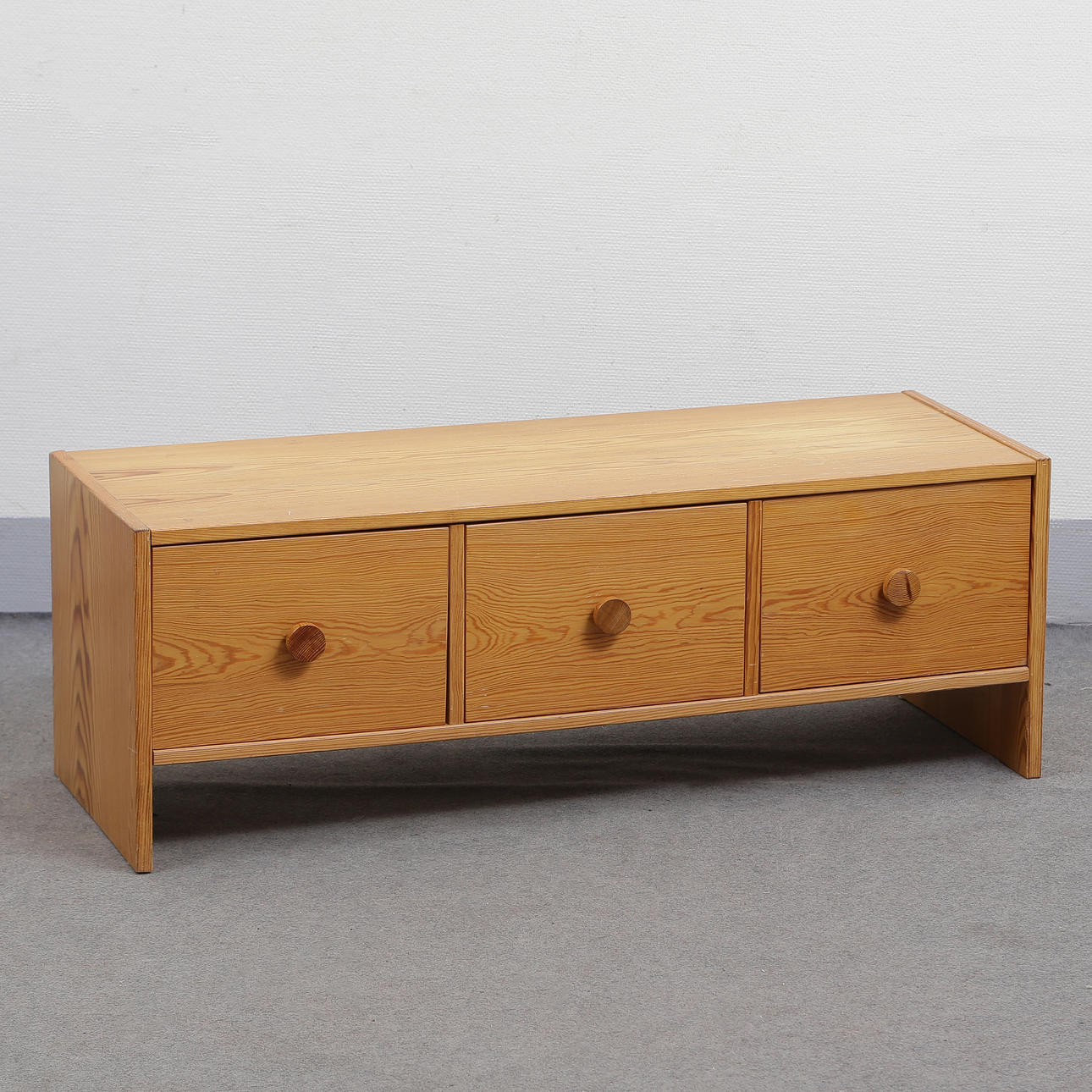 KARIN MOBRING. CÓMODA DE PASILLO, PINO, IKEA DE LOS 70.