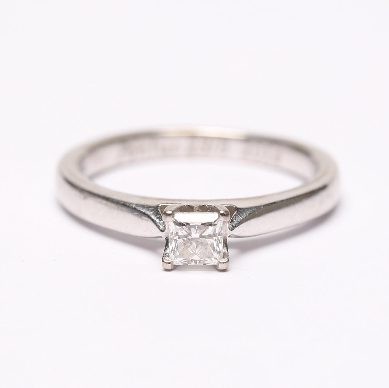 SOLITAIRE SORMUS, timantti 0,50ct, ca 6,2 grammaa, 18k.