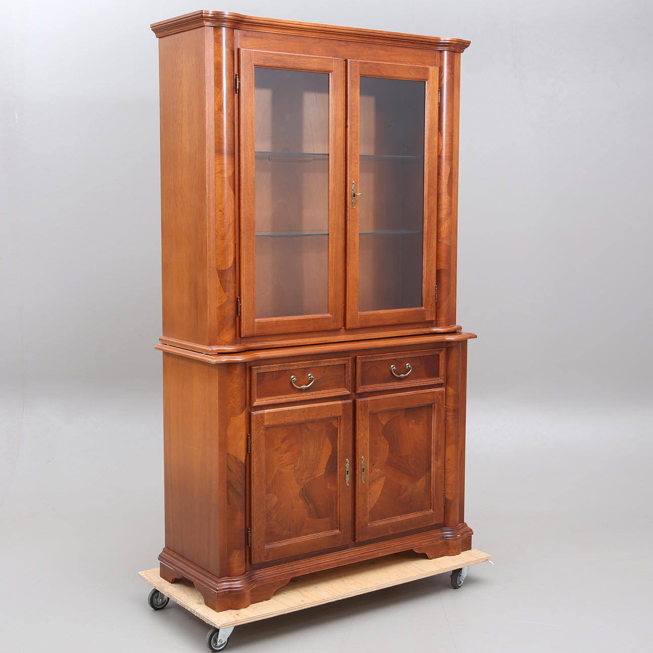 Eine Vitrine aus dem 21. Jahrhundert.