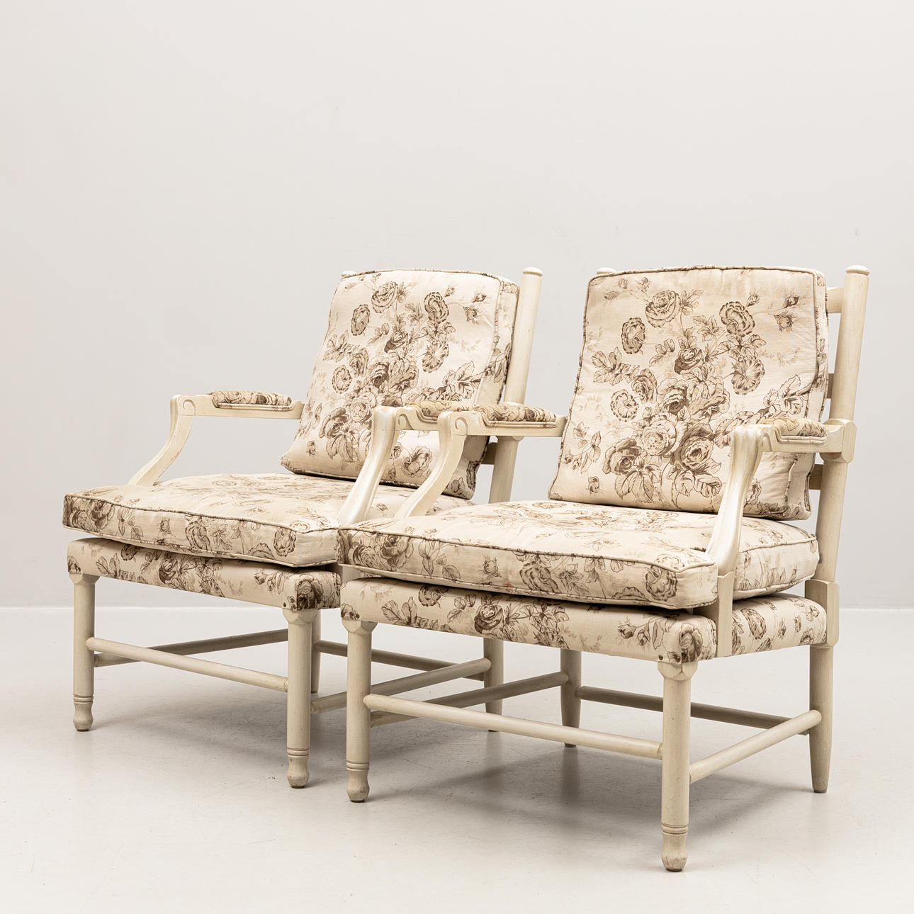 GRIPSHOLMSFÅTÖLJER, ett par, trä och tyg, samtida.