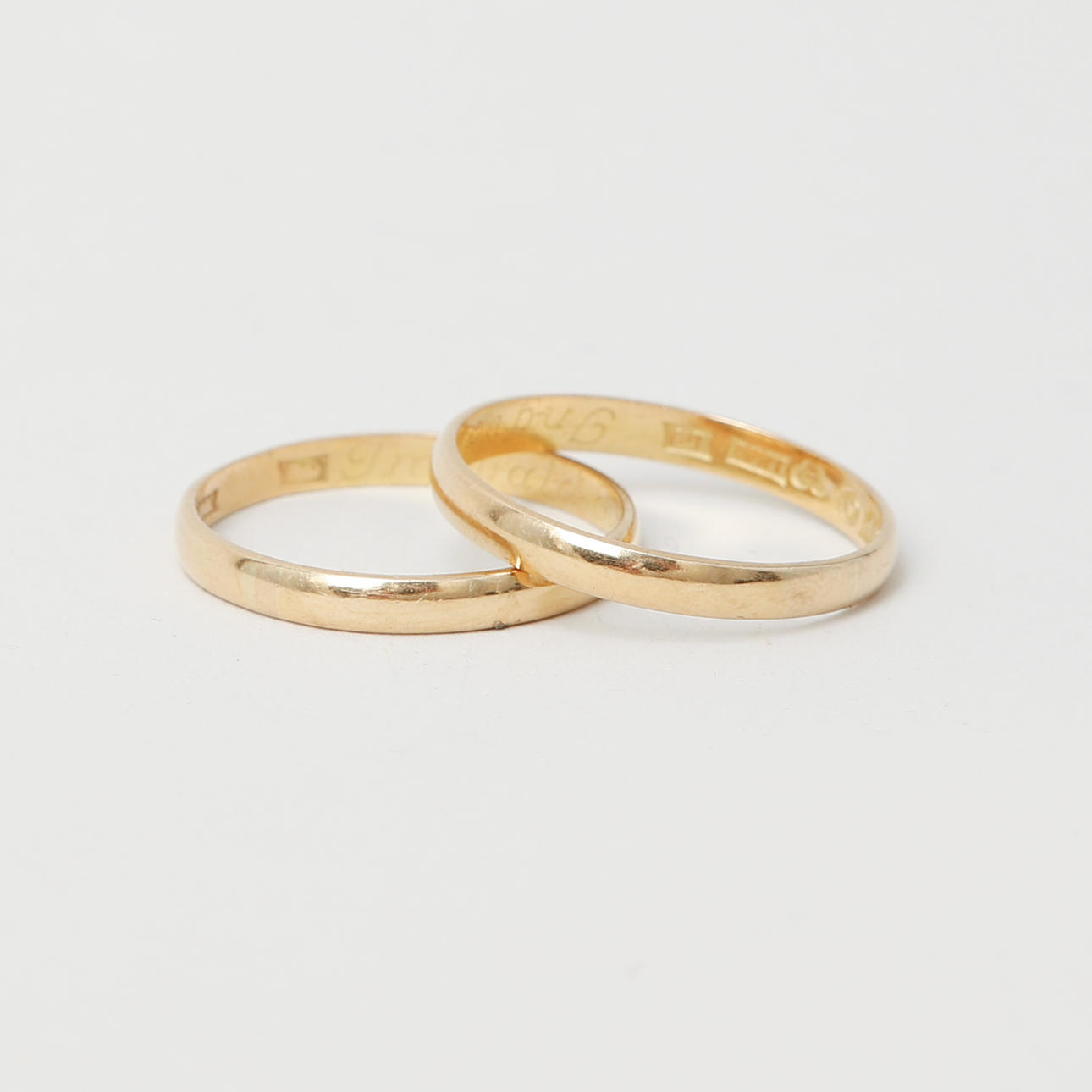 RINGAR, 2 stycken, 18k guld. Vikt 6.2 gram.