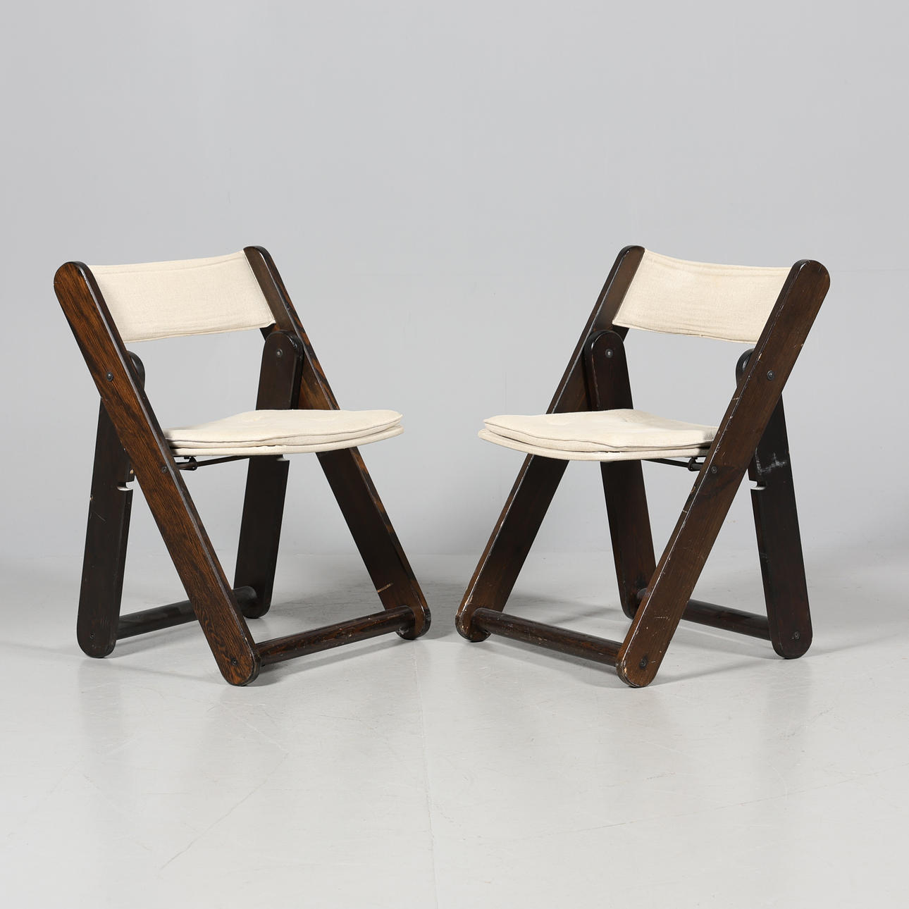 GILLIS LUNDGREN. Et par klapstole „Kon tiki“, Ikea.