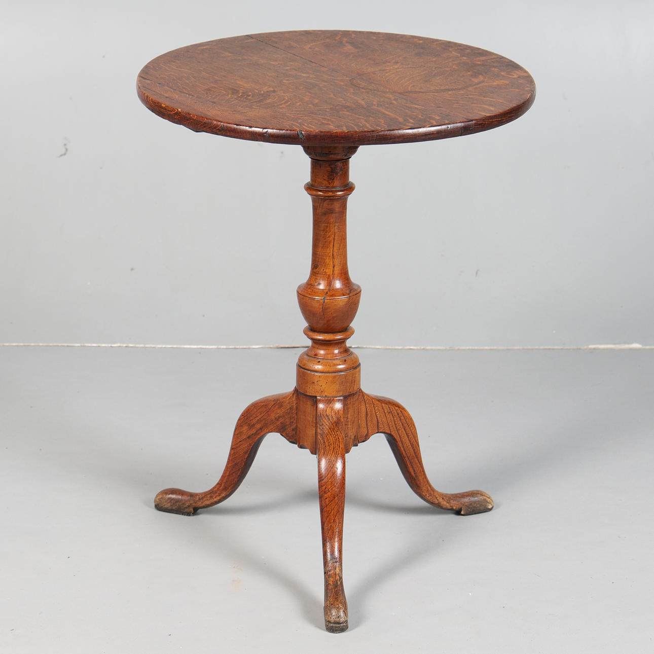 A GEORGE III OAK OCCASIONAL TABLE.