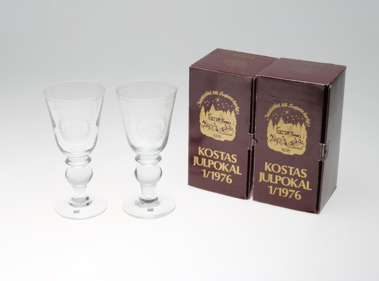 JUBILEUMSGLAS, 1 par, Kosta, 1976, signerade.