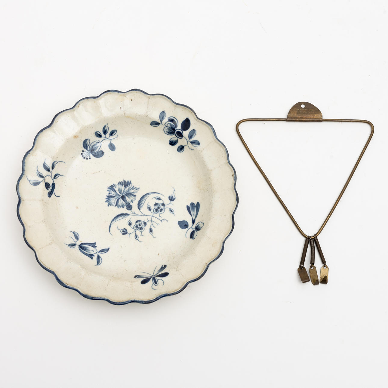 An 18th century Worcester porcelain dish.