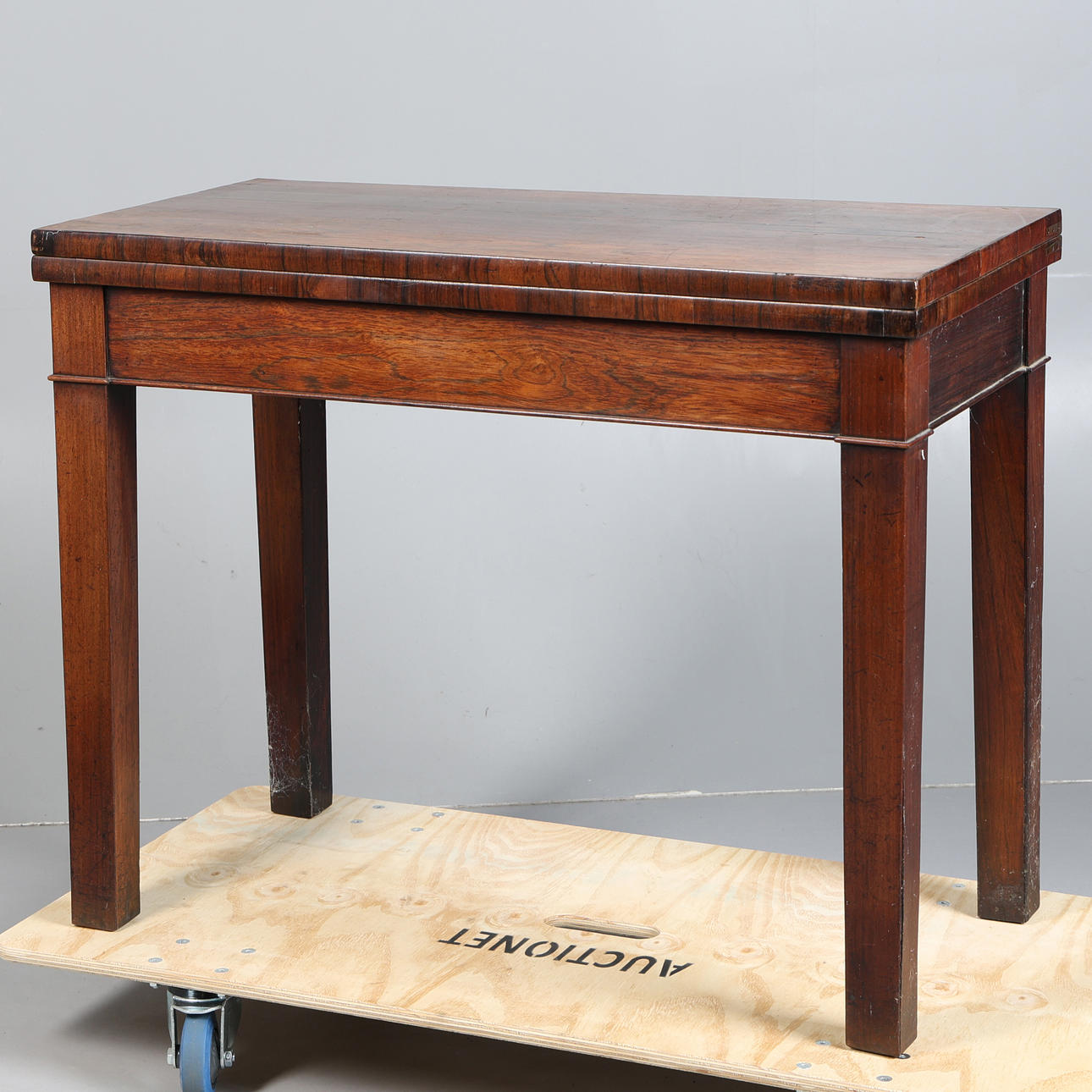 ETT VIKTORIANSK PALISANDER KORTBORD.