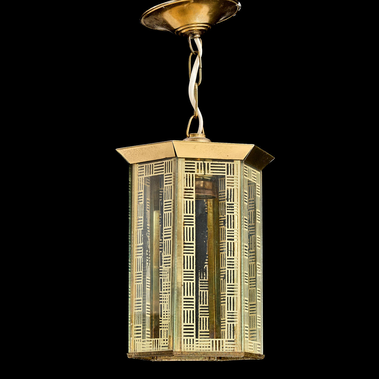 A ceiling lantern, Art Nouveau, approx 1920, brass, glass with patterned border.