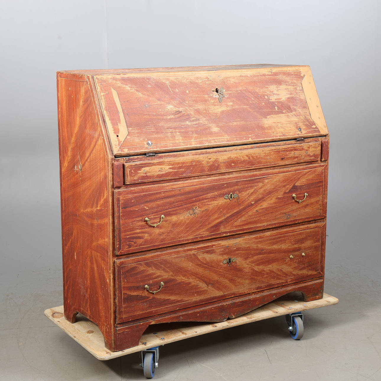 Eine schräge Klappensekretärin aus dem 18. Jahrhundert.