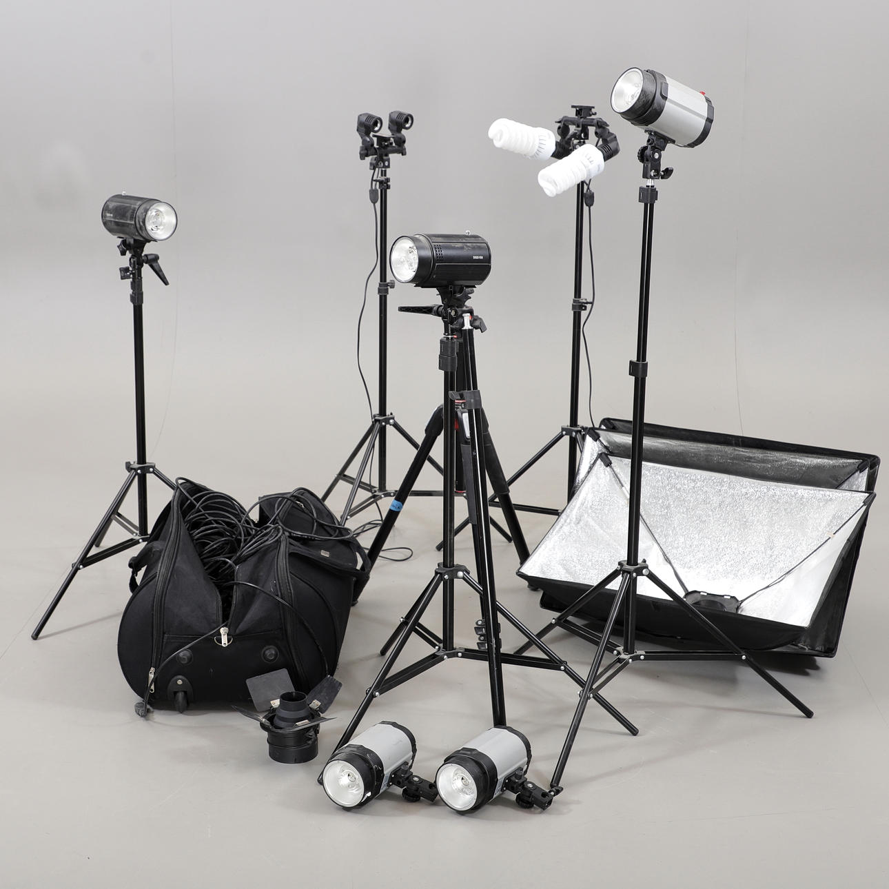 STUDIOUDSTYR, kamerablitser, stativer osv.