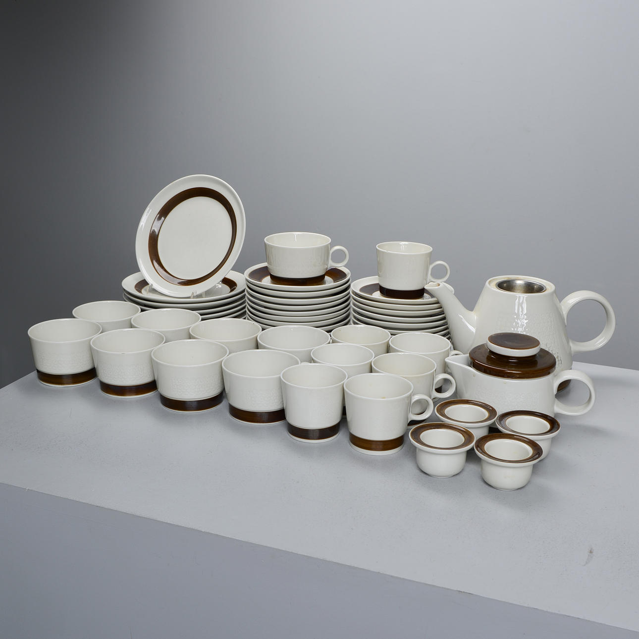 OLLE ALBERIUS. Breakfast set, 30 pieces, “Forma”, Rörstrand.