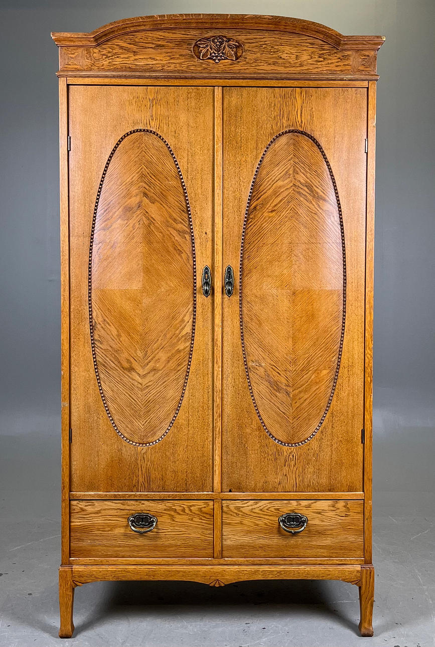 A 1910/20's wardrobe.