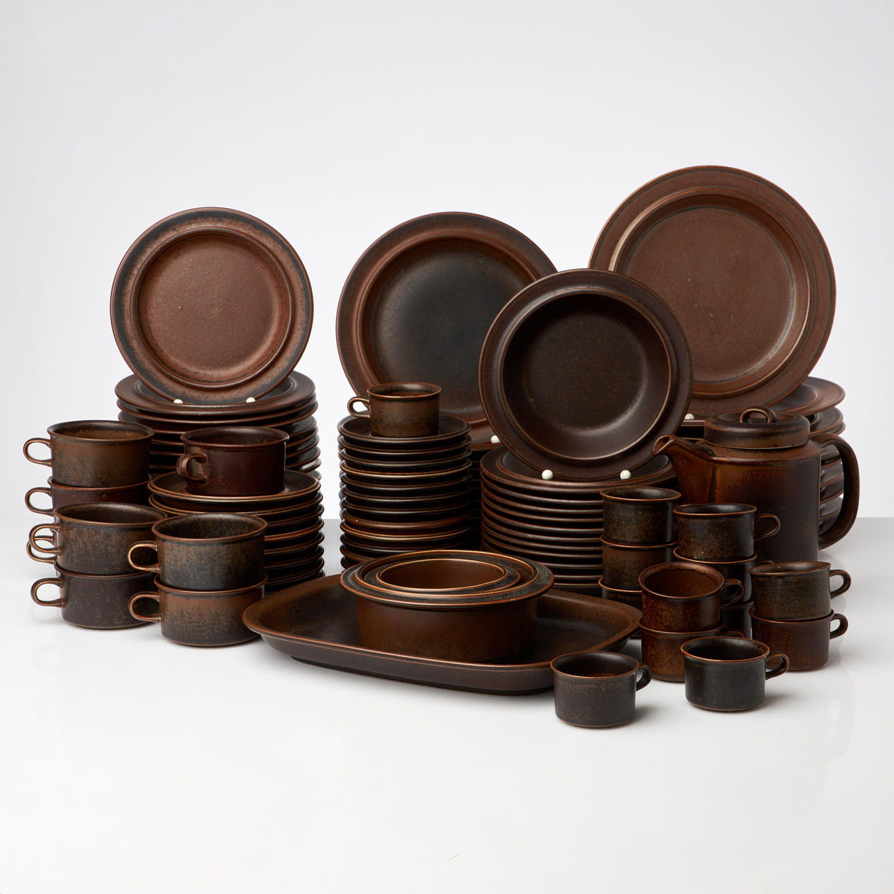 ULLA PROCOPÉ. “Ruska”, 73 dlr, tableware, stoneware, Arabia, Finland.