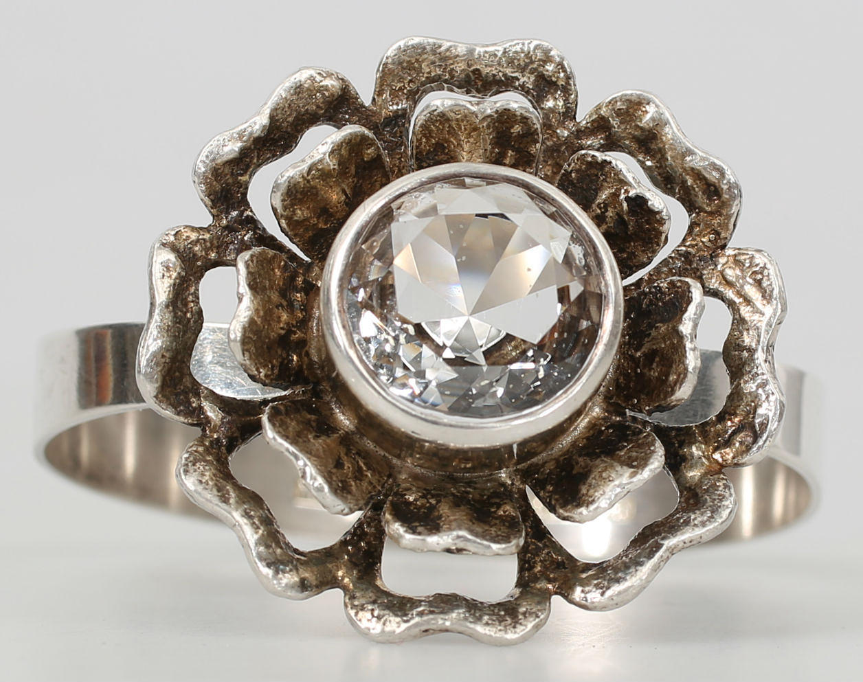 THERESIA HVORSLEV. Armband, sterlingsilver och bergskristall, stel länk, signerad Theresia.