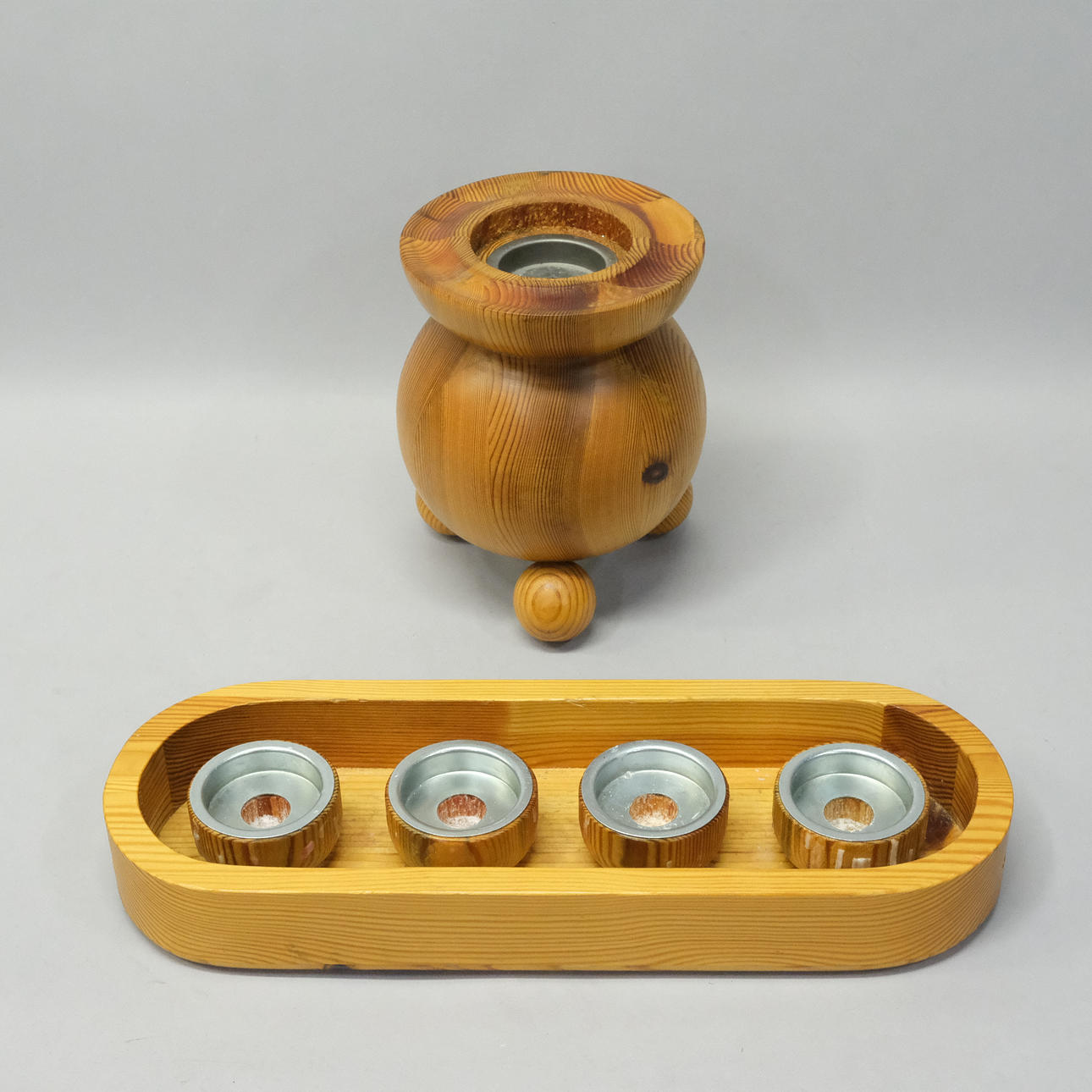 STIG JOHNSSON. SMÅLANDSSLÖJD VÄRNAMO, TWO CANDLESTICKS.