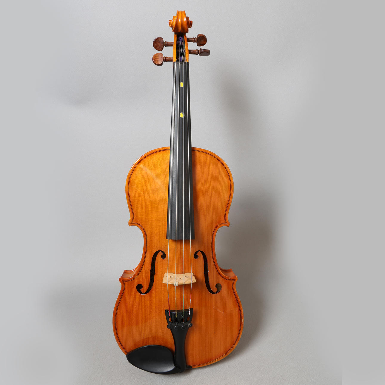 A CASED 4/4 VIOLA AND BOW. Collectables - Musical instruments - Auctionet