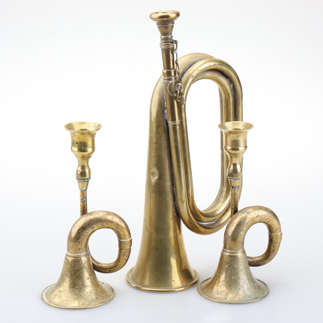 SIGNALHORN UND KERZENHALTER, Messing, 3 Stück.