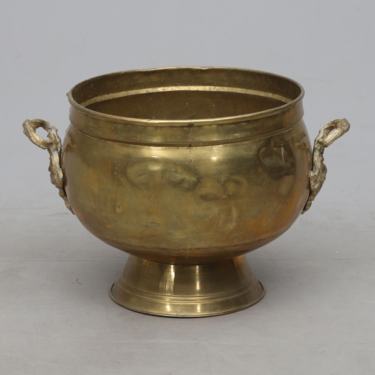 A brass outer lining, 1800/20th century.