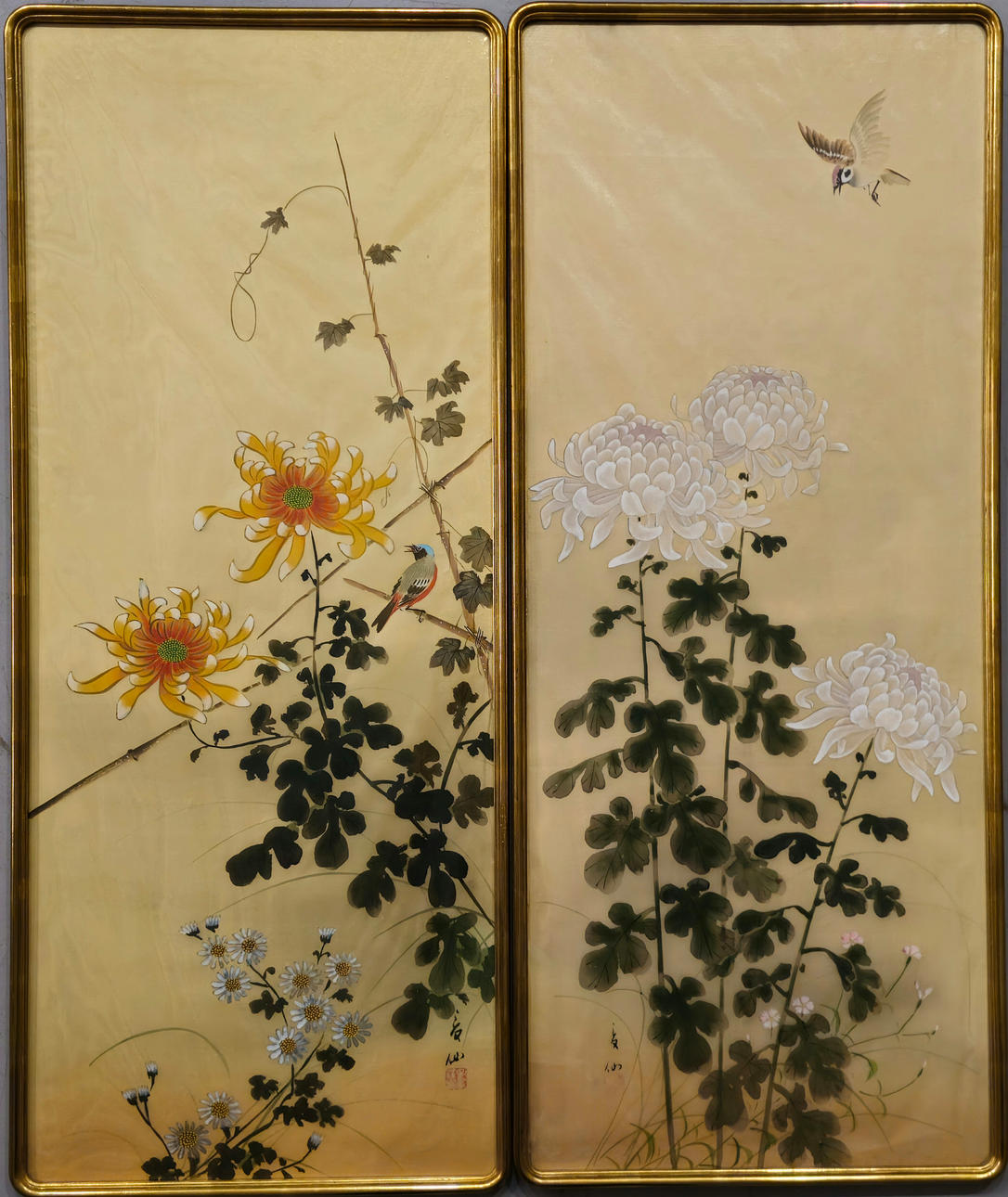 TWO ORIENTAL DECORATIVE PANELS. MIXED MEDIA ON SILK. FRAMED.