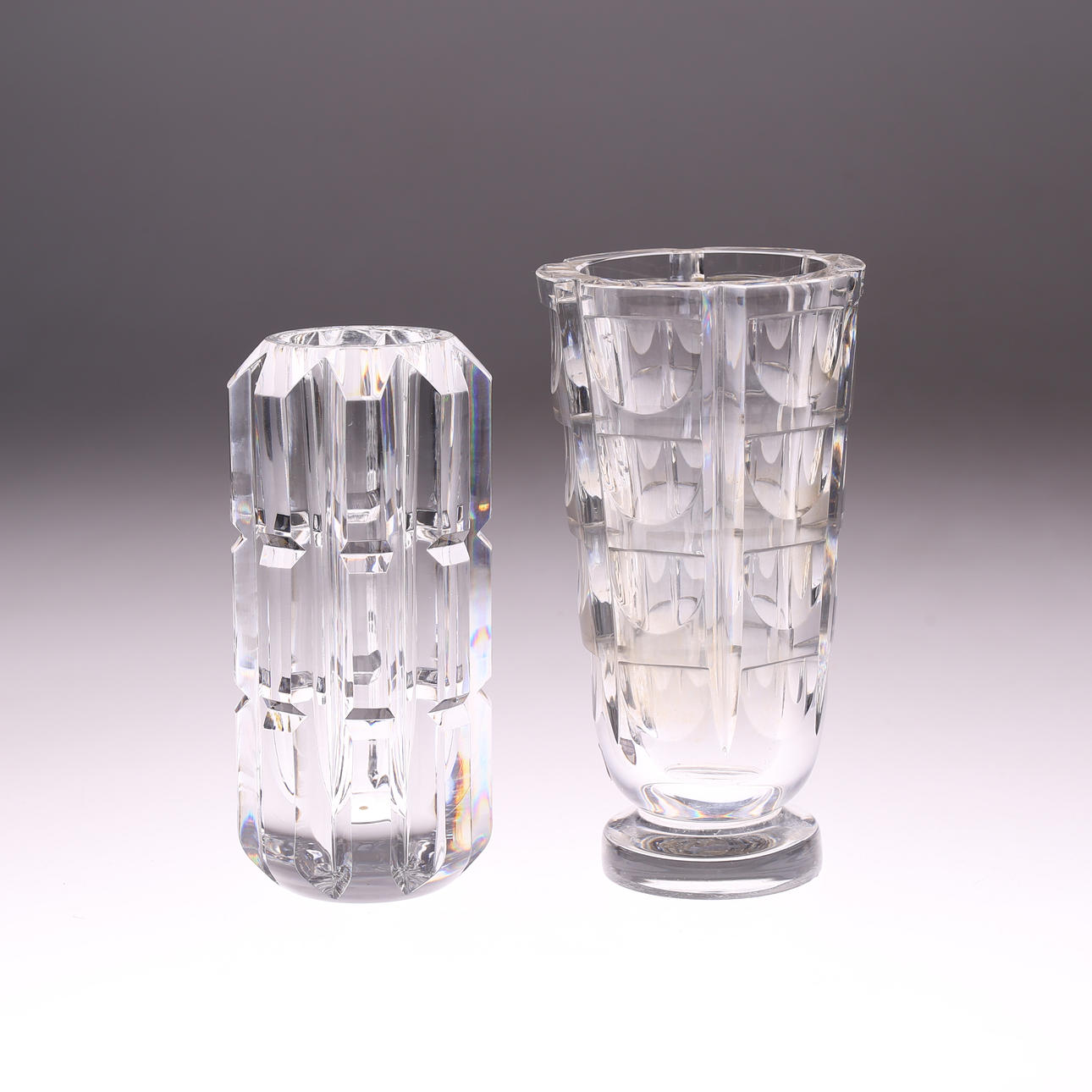Ein Satz von 2 Kristallvasen, b.la. „Tausend Fenster“, Simon Gate, Orrefors.
