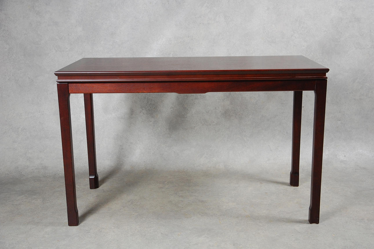 SIDEBOARD/AVLASTNINGSBORD Engelsk stil.