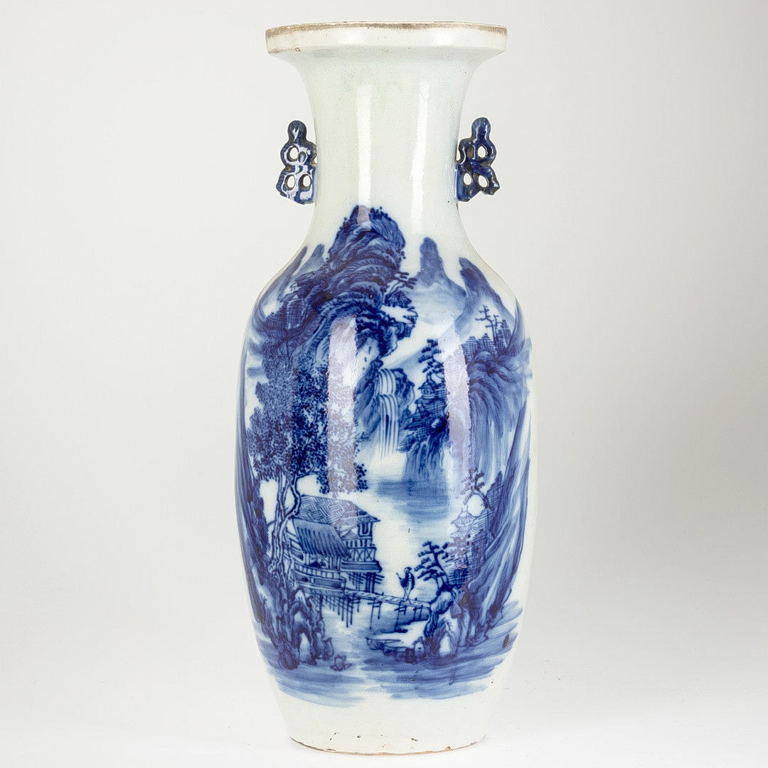 Blue and white handle vase, China, 19. Jh.
