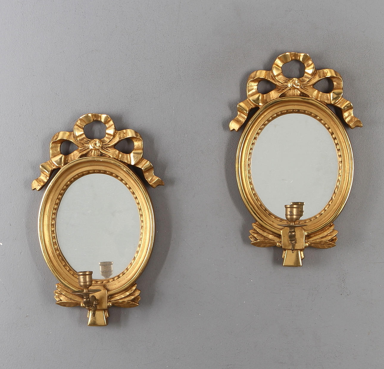 SPEGELLAMPETTER 1 par, gustaviansk stil, Österlunds förgylleri, Stockholm, 1900-tal.