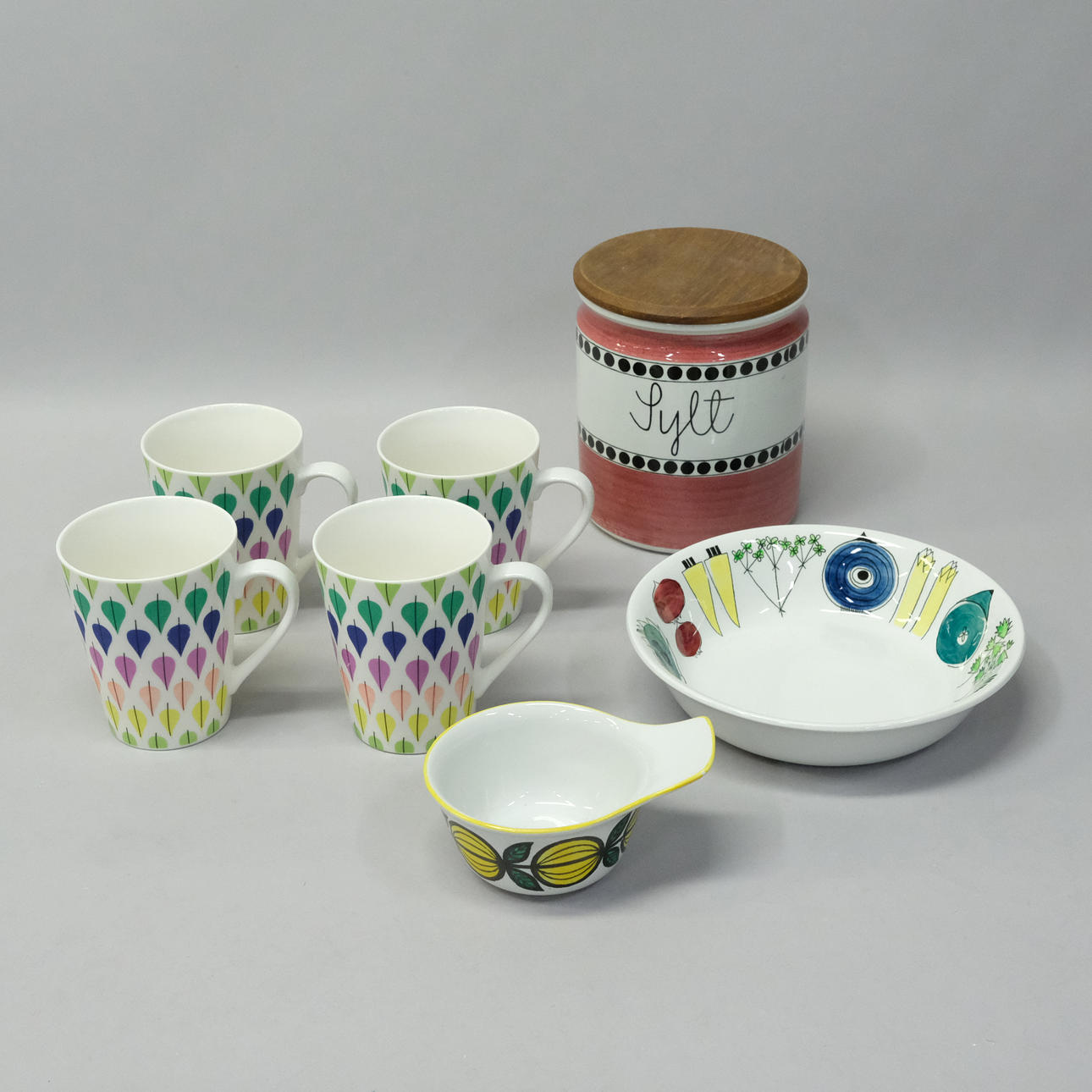 PORCELAIN OBJECTS, INCLUDING MARIANNE WESTMAN, STIG LINDBERG.