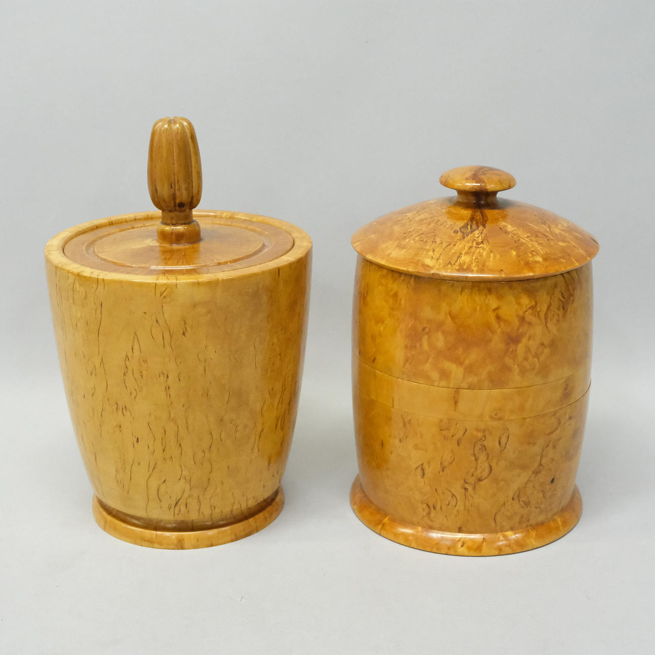 TARRO DE TABACO Y HUCHA EN ABEDUL MASUR.