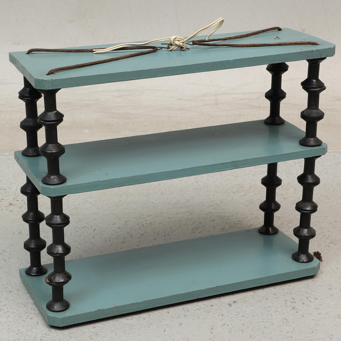 SEINÄHYLLY/TABLETTI, puuta, maalattu, 1900-luku.