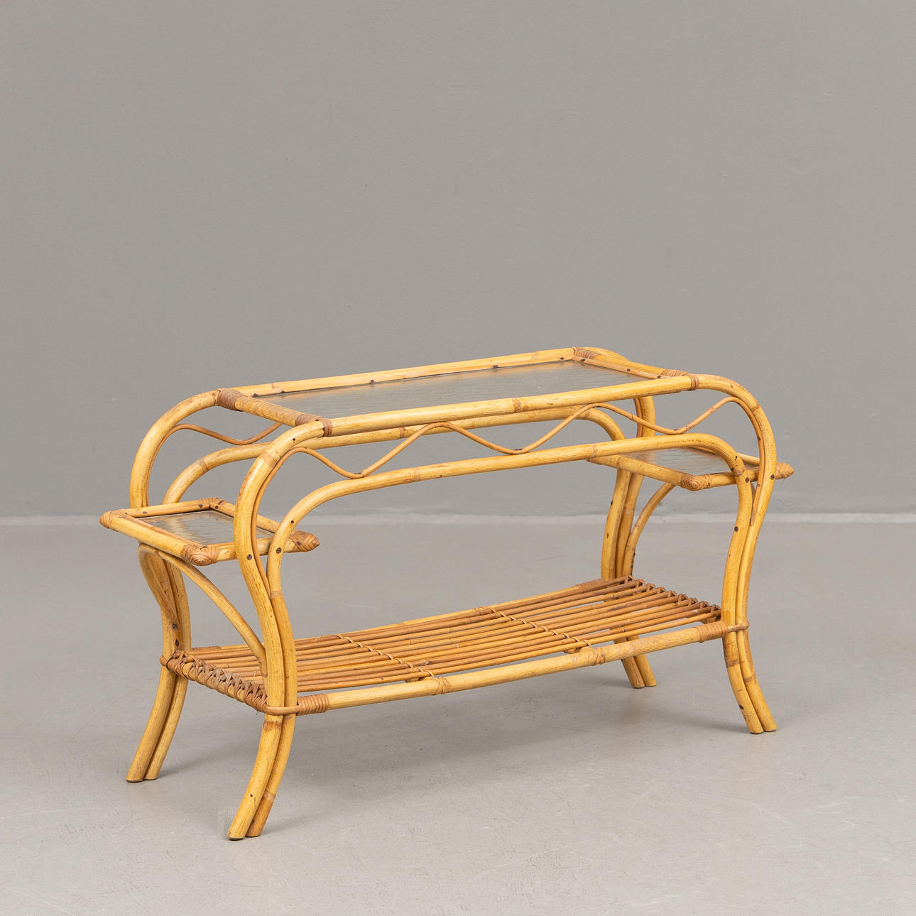 BLOMBORD, bambu och rotting, 1900-tal.