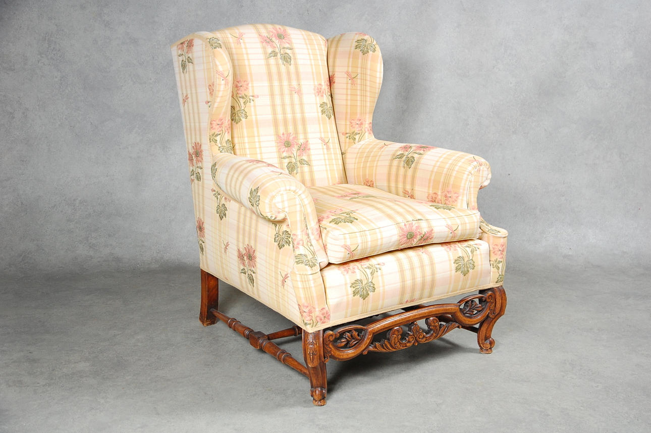 ÖRONLAPPSFÅTÖLJ,möjligen England, 1900-tal.