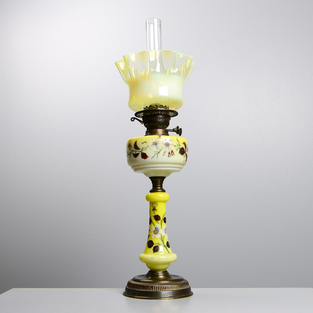 Petroleumlampe, handbemalt, 20. Jahrhundert.