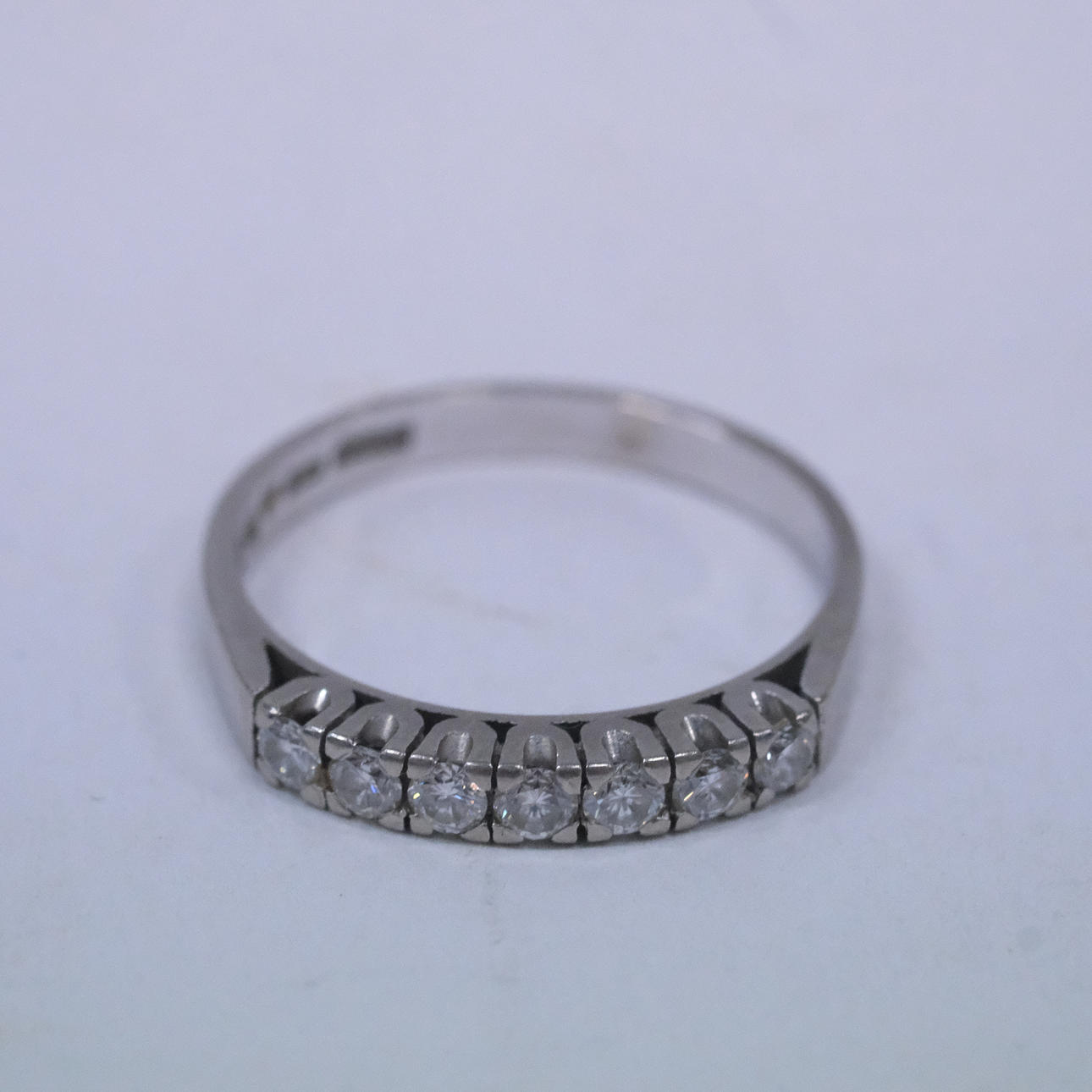 ALLIANCE RING WITH SEVEN DIAMONDS.