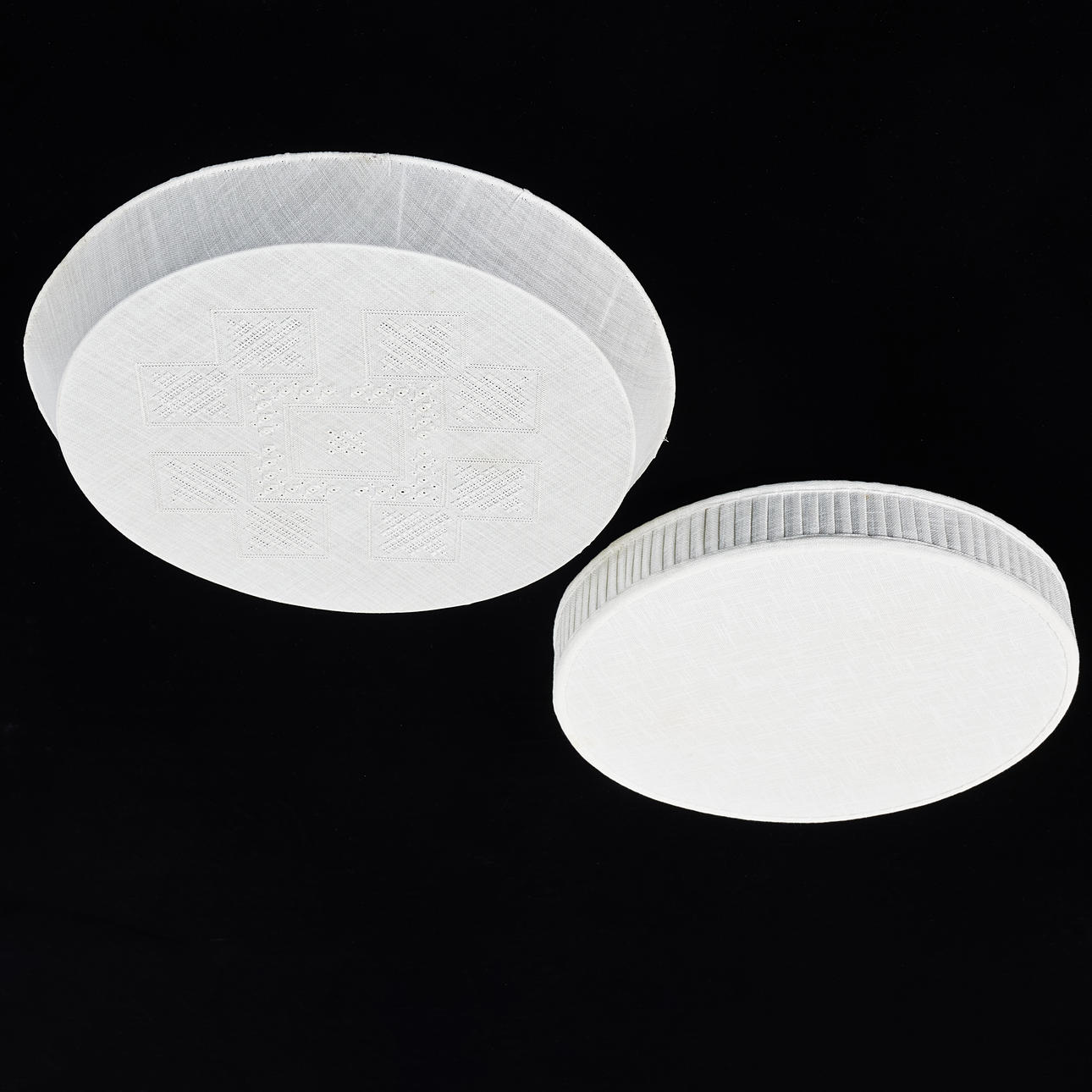 PLAFONDER, 2 stycken, skärmar av textil.