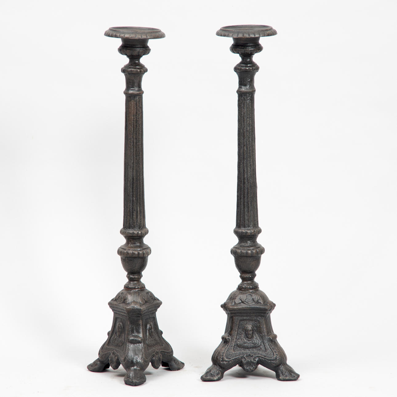 LJUSSTAKAR, 1 par, gjutjärn, samtida.