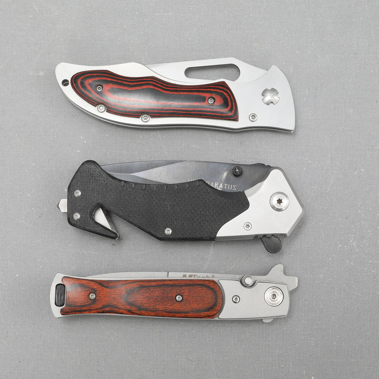 FOLDING KNIVES, 2pcs Mtech and a Praeparatus.