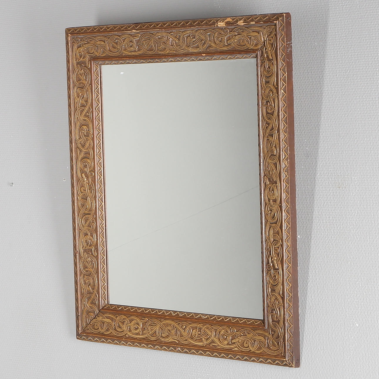 SPEGEL, trä/plastmassa, fornnordisk-stil, 1900-talets andra hälft.