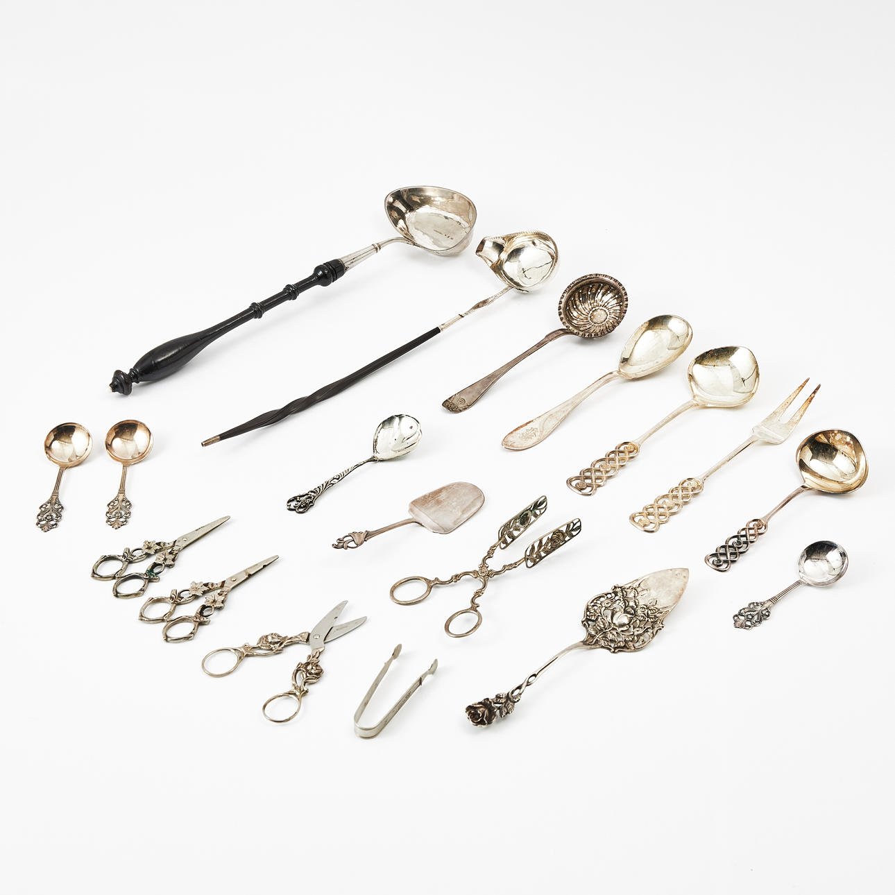 A silver serving cutlery, 18th/20th century.