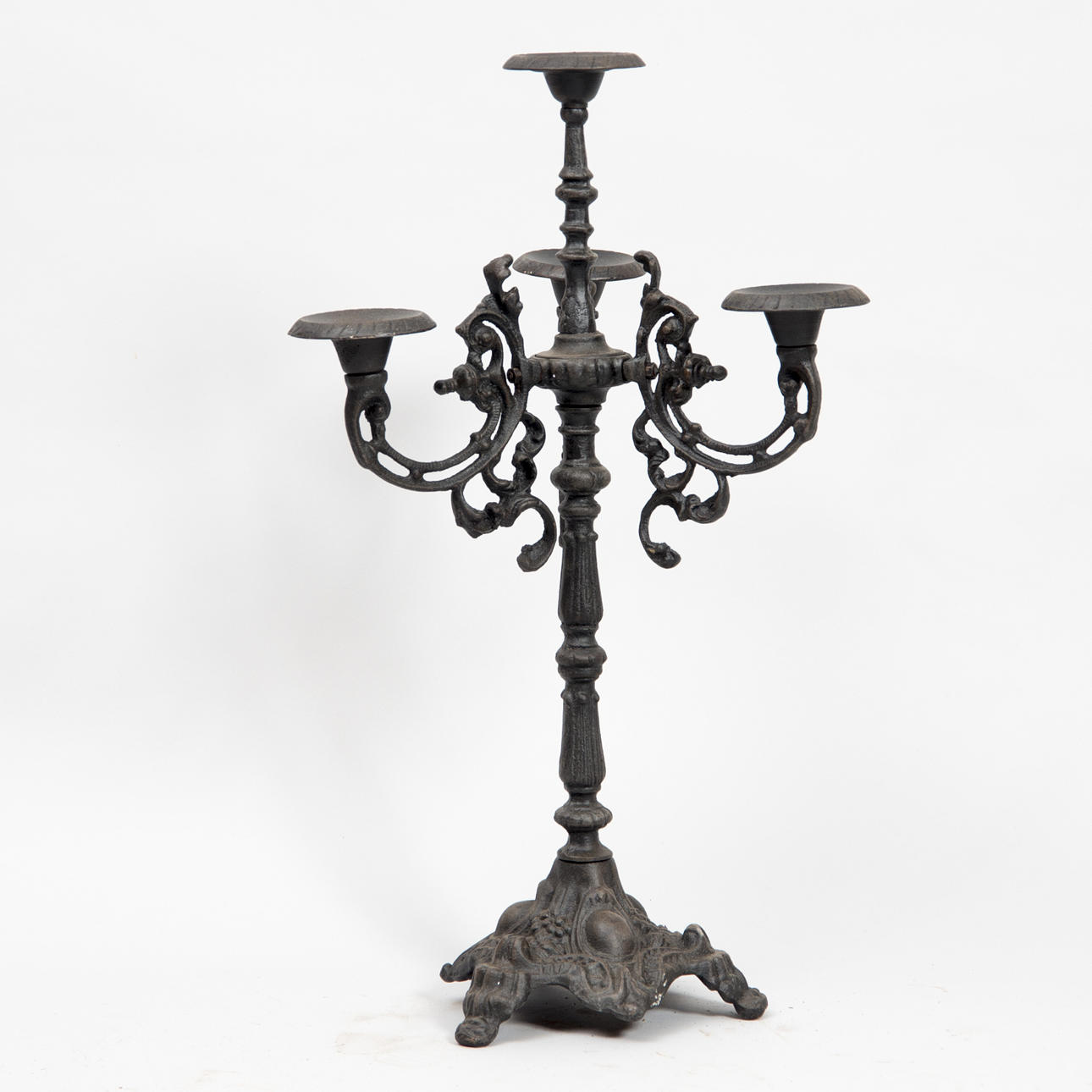 KANDELABER för 4 ljus, gjutjärn, samtida.