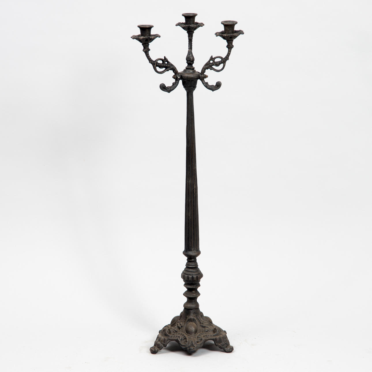 KANDELABER för 3 ljus, gjutjärn, samtida.