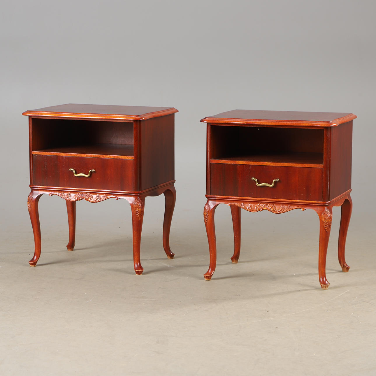 BEDSIDE TABLE, 1 pair, mahogany/beech, rococo style.