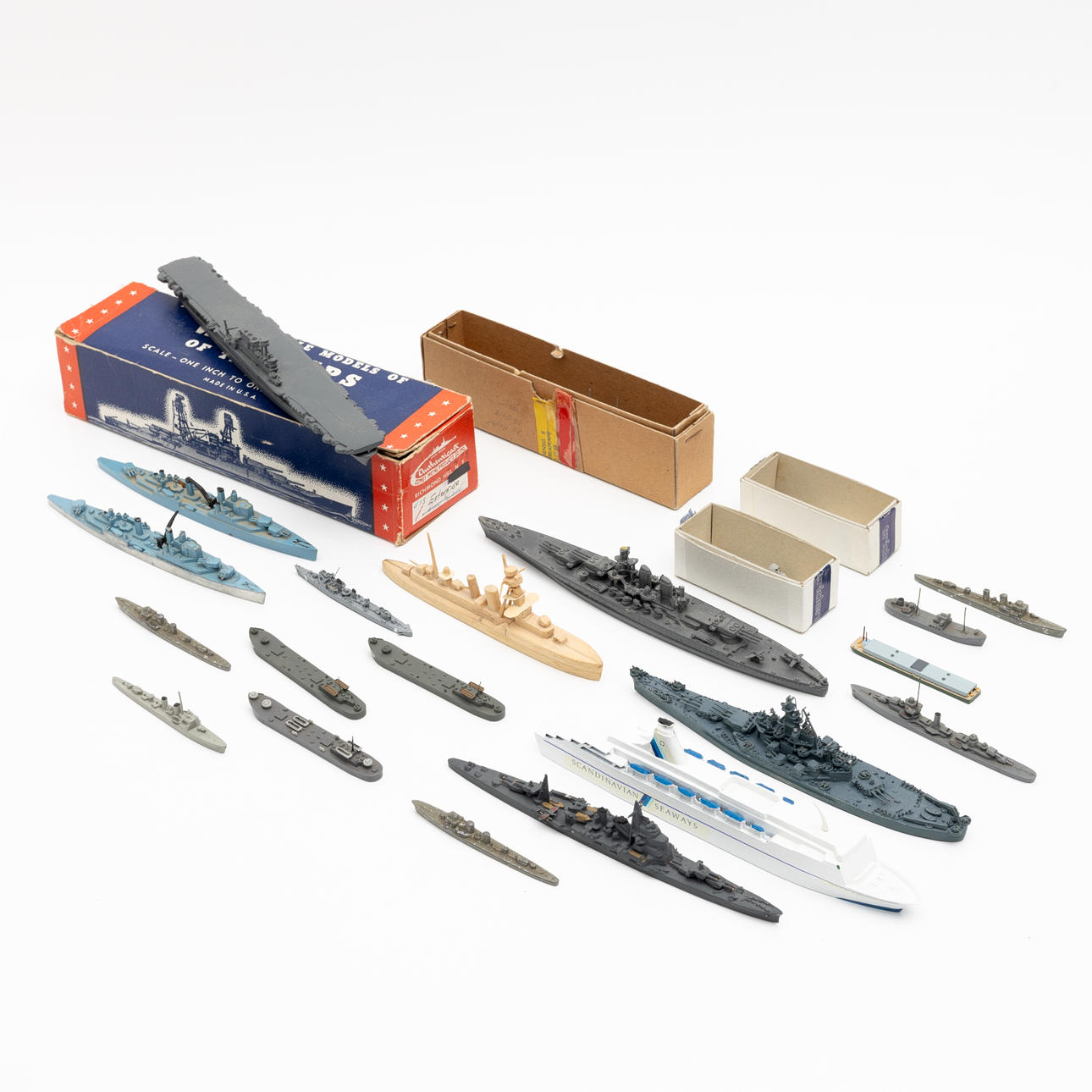 SHIP waterline models scale 1:1250, mostly metal, about 22 parts, various manufacturers. Single original cartons.
